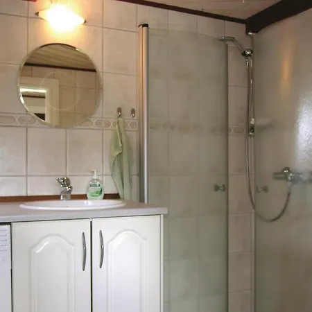 Three-bedroom In Semesterbostad *